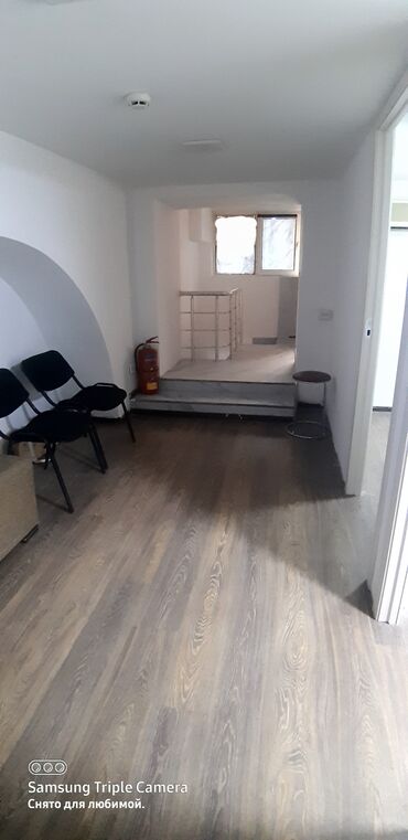 Ofislər: Obekt icarə wəhərin mərkəzində təmirdən təzə cixan arxitiktur binada 2 — 3