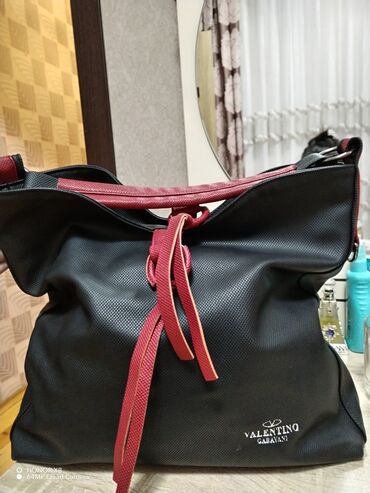 Çantalar: Hər vaxtıniz xeyr çanta yenidir istifadə olunmayıb Valentino firmasi