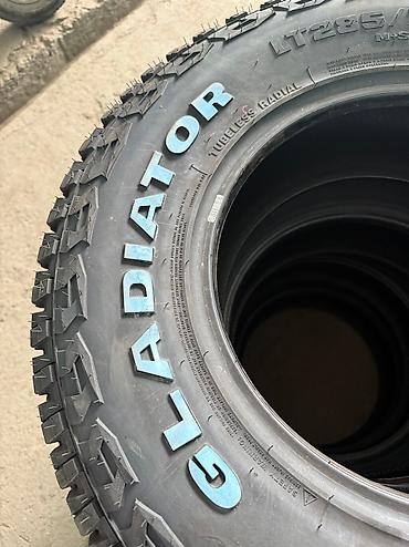 Шины: Шины 285 / 70 / R 17, Всесезонная, Новый, Комплект, Внедорожные (АТ/МТ), Gladiator Xcomp — 4