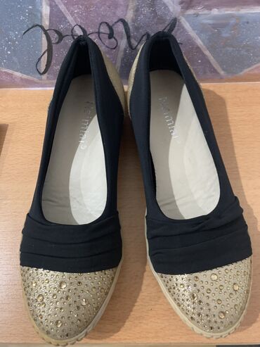 черная обувь: Продаю новую и б/у женскую обувь. 1)обувь женскую размер 36,5-37