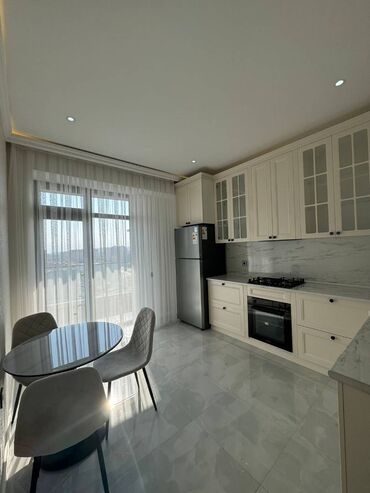 Uzunmüddətli kirayə mənzillər: Tiblisi Prospektə Grand Həyatda 27 mərtəbəli binanın 27-ci 3 otaqlı — 7