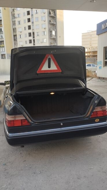 Mercedes-Benz: Mercedes-Benz W124: 1990 г., 2.3 л, Механика, Бензин, Седан — 22