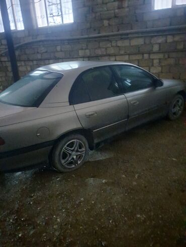 авто фольксваген: Satılır: gümüş rəngli 4 qapılı sedan. Xüsusiyyətlər: - Kuzov: sedan