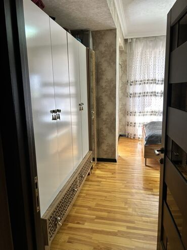 Uzunmüddətli kirayə mənzillər: 150azn kommunal daxil deyil.2nəfər bacı ola bilər 1 otaq onlara — 9