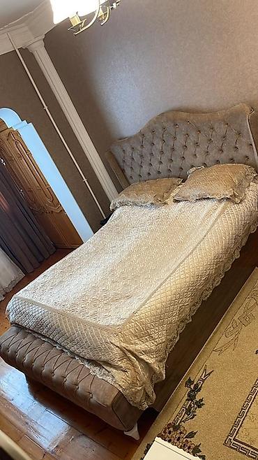 Çarpayılar: Klassik üslubda yumşaq başlıqlı çarpayı - Ölçü: təxmini ikinəfərlik — 1
