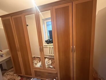 шкафы из материала: Кийим салуучу шкаф, Колдонулган, Түз, Жыгач