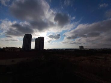 Kommersiya daşınmaz əmlakının satışı: Nargilə dairəsi yaxınlığında,Mirvari şadlıq sarayının yanında,sahəsi — 5