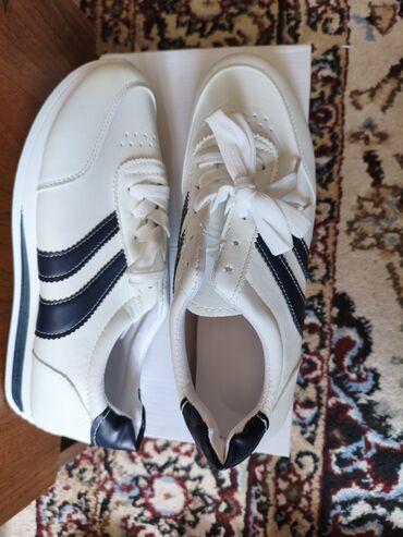 Наборы украшений: Аксессуары и обувь - Женские солнцезащитные очки-маска: единая — 9