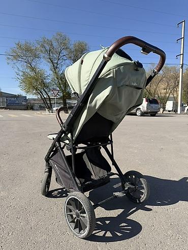 stokke xplory: Прогулочная коляска с большим капюшоном и вместительной корзиной — 3