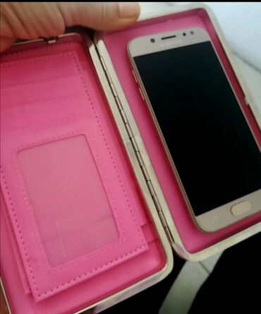 Novčanici: Torbica tri u jednom. Ima pregrade za novac, dokumenta, i deo za — 6