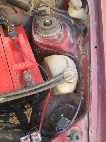 Другие автомобили: Хэтчбек компакт-класса, 5 дверей. Кузов двухцветный: бордовый верх и — 11