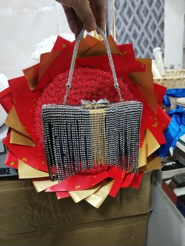 gözel qiz sekilleri profil ucun: Zərif dekorativ hədiyyə kompozisiyası: - Qırmızı mini güllərdən ibarət at lalafo.az gözel qiz sekilleri profil ucun: Zərif dekorativ hədiyyə kompozisiyası: - Qırmızı mini güllərdən ibarət