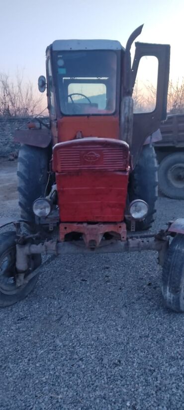 Kənd təsərrüfatı maşınları: Traktor 1990 il, motor 2.6 l, İşlənmiş