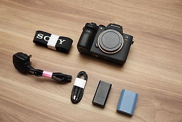 Məhsul: Sony α7 III (A7 III) tam kadr güzgüsüz fotoaparat gövdəsi