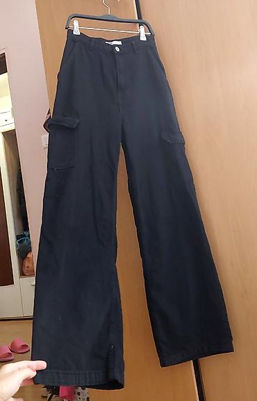 sinsay katalog: Bershka Crne cargo farmerice sa širokim nogavicama - Model: cargo — 2