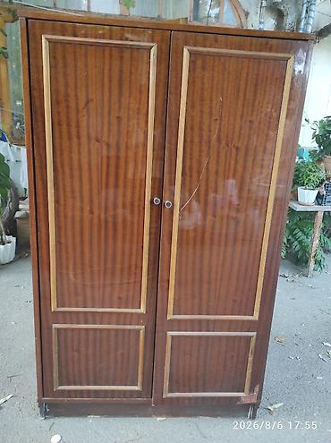 divar ref: Mebel dəsti – klassik taxta vitrin və şkaflar Tərkibi: - Böyük divar — 2