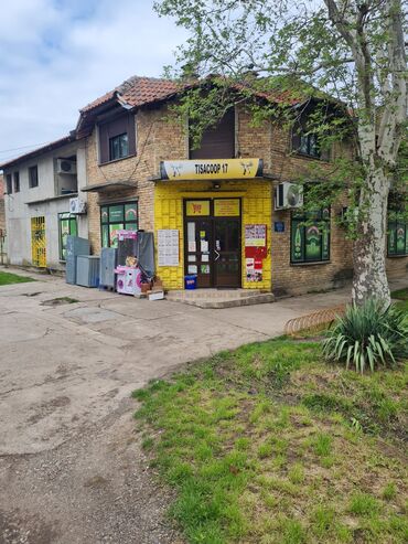 Kuće na prodaju: 240 kv. m, 4 sobe — 6