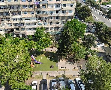 ev lahiyesi: Evlə yaxınlığında avtobus dayanacağı və məktəb var, həyətdə uşaq — 5