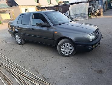 газ бензин: Volkswagen Vento: 1993 г., 2 л, Механика, Газ, Седан — 1