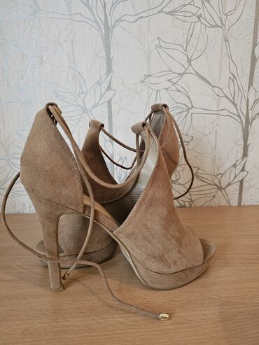 Босоножки, сандалии, шлепанцы: Босоножки, 37.5, Б/у, Самовывоз — 4