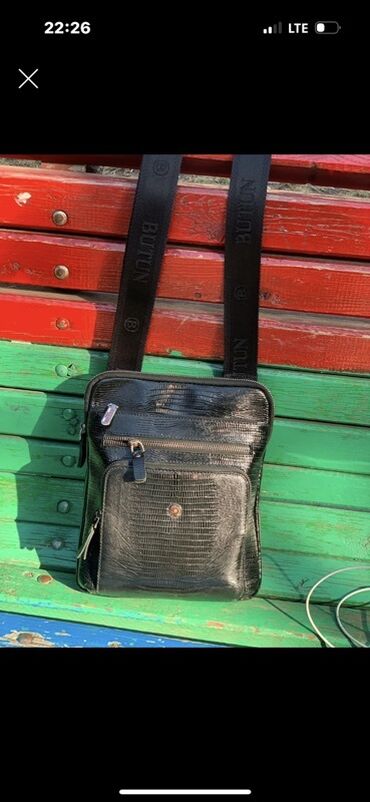 красный галстук: Сумка через плечо BUTUN, черная, фактура под кожу рептилии. -