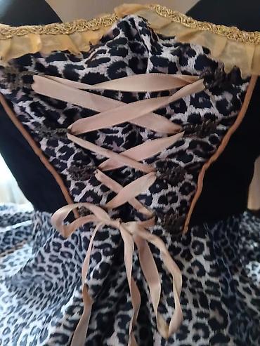 Haljine: Haljina s leopard printom i korset vezivanjem - Model: midi haljina — 9