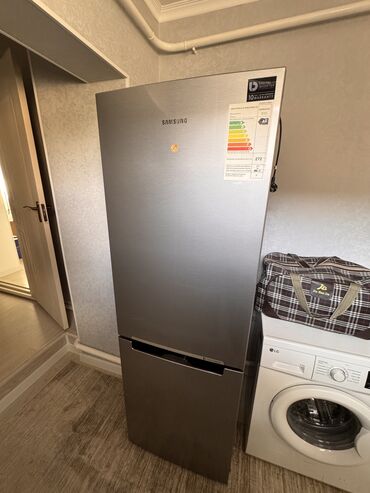 прием старых холодильников: Холодильник Samsung, Б/у, Двухкамерный, No frost