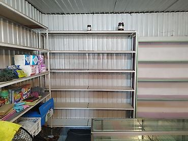 Торговое оборудование: Продаются полки стеллажи для магазин. Стеклянные по 3000 сом — 2