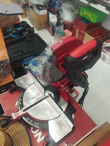 kunc kesen: Yeni Uqlorez, 1800 W, 255 mm — 1