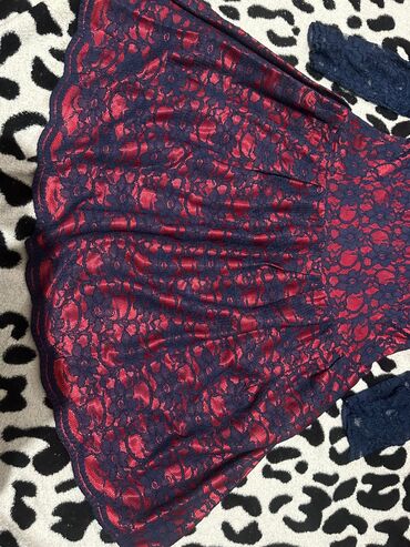 Dəstlər, kostyumlar: İkinci el paltarlar Məhsul: 2 ədəd üst geyimi dəsti 1) Qolsuz qadın — 8