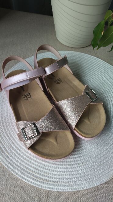 woks max obuca: Nove sandale.
Broj 36