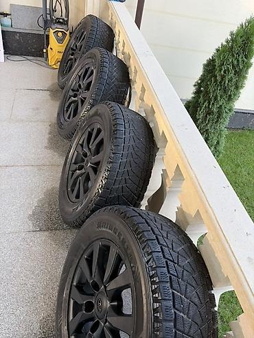 255 40 21: Комплект из 4 колес на дисках Toyota. - Диски: оригинальные литые — 4