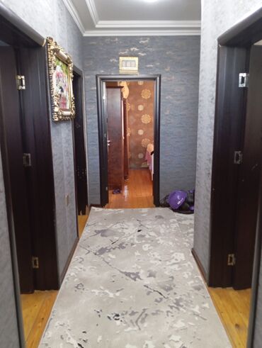 Həyət evləri və villaların satışı: Satılır: həyət evi 3 sotun içində 8 daş kürsülü 3 otaqlı təmirli sənət — 6