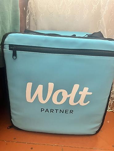 Wolt Partner çatdırılma çantası - Rəng: açıq mavi, üzərində “Wolt — 1