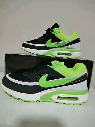 perla: Nike Air Max patike – crno/bele sa jarkozelenim detaljima - Model sa — 1