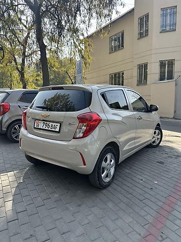 skyline r32: Chevrolet Spark 2017 светло‑бежевый цвет кузова Авто под выкуп — 4
