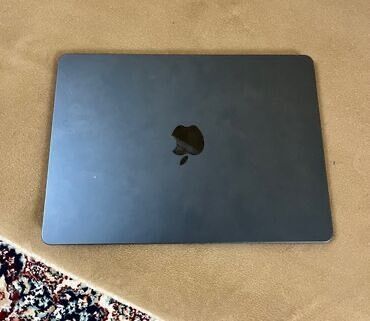 Apple MacBook: Apple MacBook, 14 ", Apple M2, 256 GB