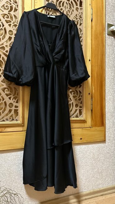 Миски: Qara saten don - Material: parlaq saten effektli parça, axıcı