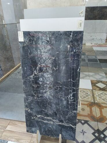 3d kafel metlax: Qara mərmər effektli, düzbucaqlı formalı keramika plitəsi. Divar və ya