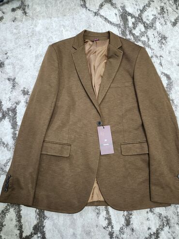 коричневый пиджак: Костюм