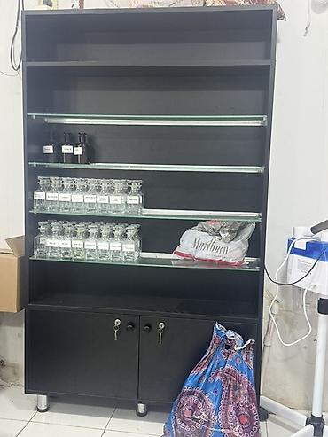 parfum vitrine: Şüşəli dolab vitrini, İşlənmiş, Ödənişli çatdırılma — 1