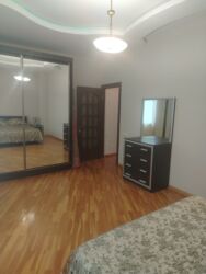 Uzunmüddətli kirayə mənzillər: Şəhərin mərkəzində 3otaqlı mənzil icarəyə verilir.İşığı suyu — 16