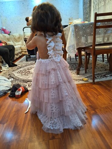 Toy paltarları: Don yenidir 1defe geynilib. 2-3 yawinda 4yawinda uwagada geder — 11