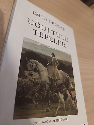 Kitablar və jurnallar: 📚 Uğultulu Təpələr — 5 AZN ✨ Yeni kimidir, çox səliqəli — 2