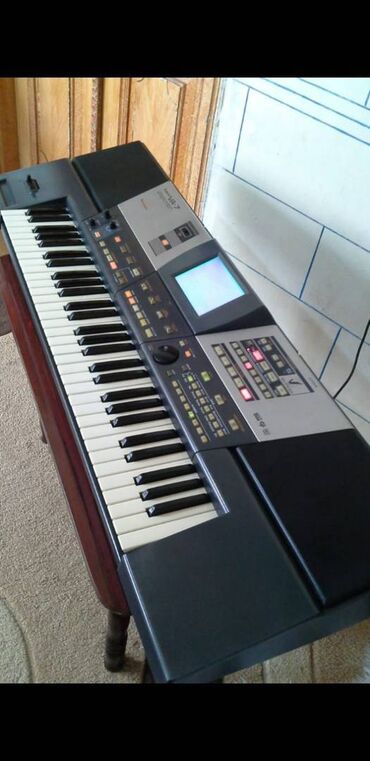 ses aparatura: Sintezator piano Roland VA-7