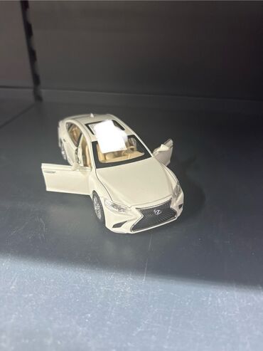 Avtomobil modelləri: Leksus sedan modelinin metal die-cast oyuncaq maketi - Korpus: metal — 3