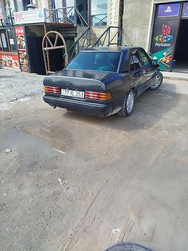 190 ehtiyat: Mercedes-Benz 190 (W201) sedan - Kuzov: 4 qapılı sedan, qara rəng - — 2