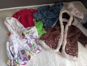 отдам даром кровать: Вещи на девочку 3-4 года. ветровка, пальто, теплое платье, шапочка