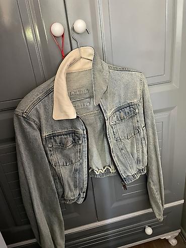 crop geyim: Qısa denim gödəkcə - Material: yuyulmuş denim (açıq boz/solğun mavi — 1