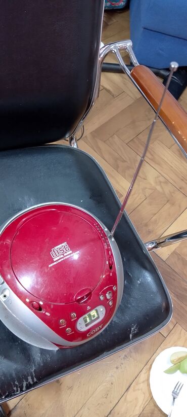 Pojačala i prijemnici: Radio sa ispravnim CD . COBU. 
Mirjevo — 12